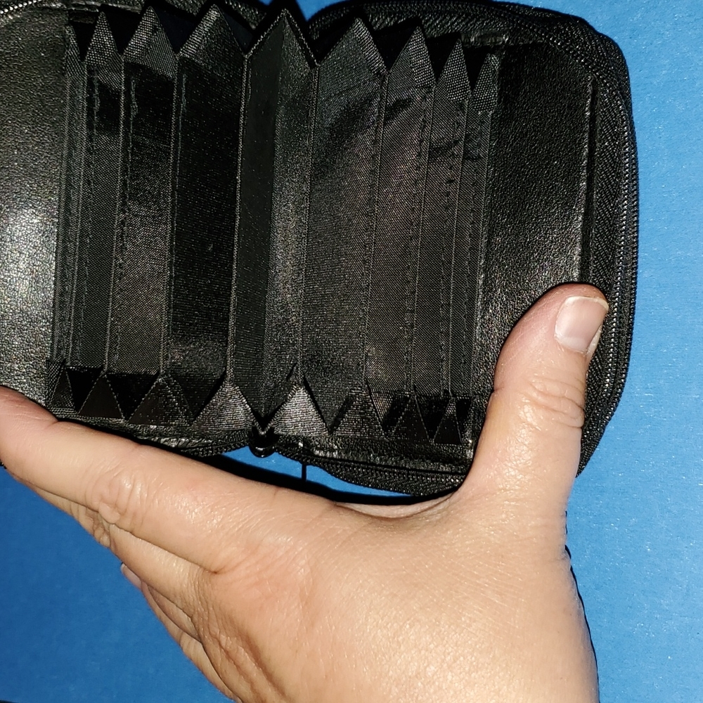 WOMENS CREDIT CARD HOLDER - Picture 2 of 5